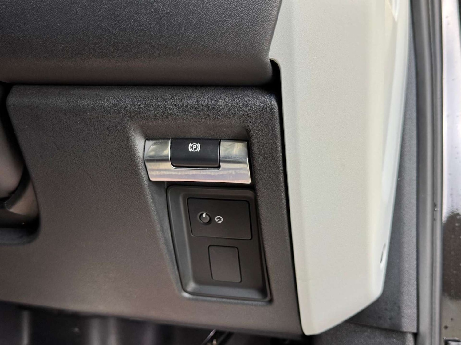 Used Land Rover Defender 2020 for sale - 77328634: Photo 60