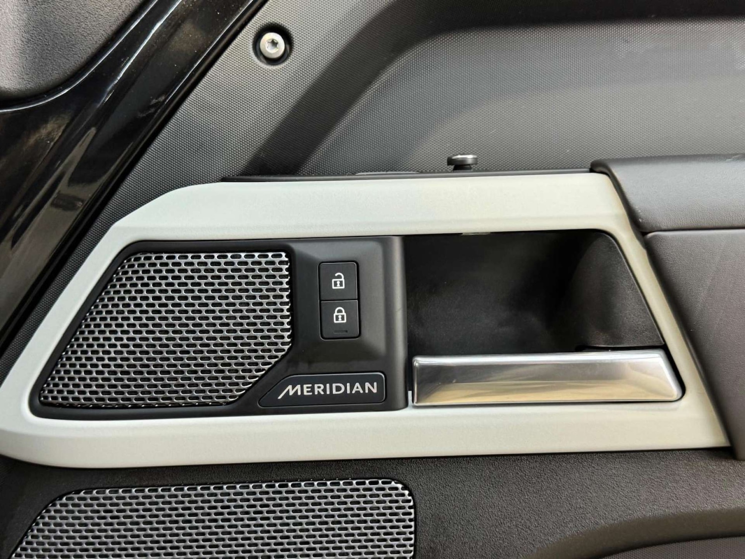 Used Land Rover Defender 2020 for sale - 77328634: Photo 61