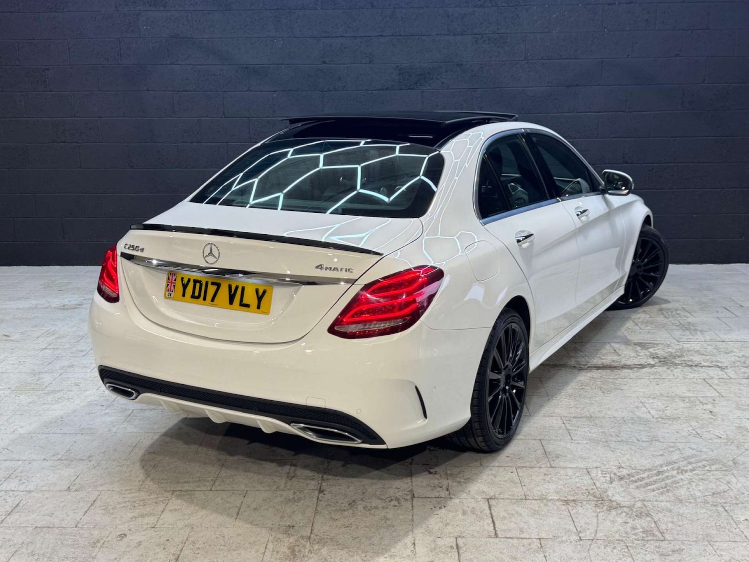 Used Mercedes-Benz C Class 2017 for sale - 76602227: Photo 2