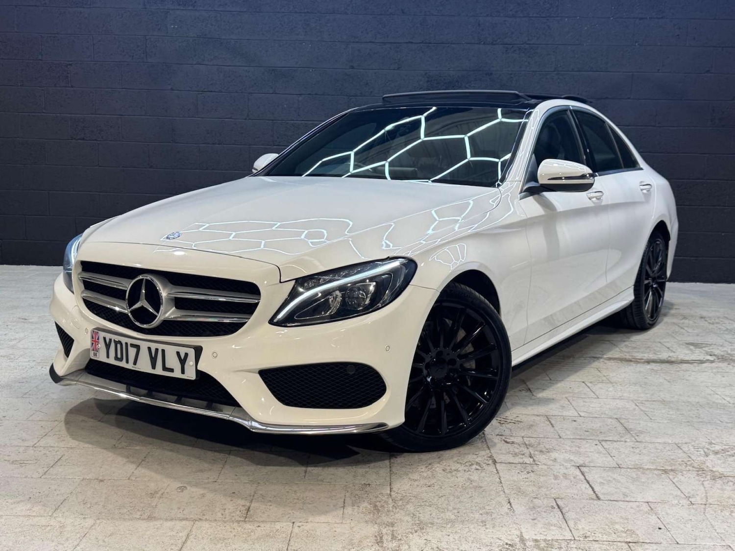 Used Mercedes-Benz C Class 2017 for sale - 76602227: Photo 4