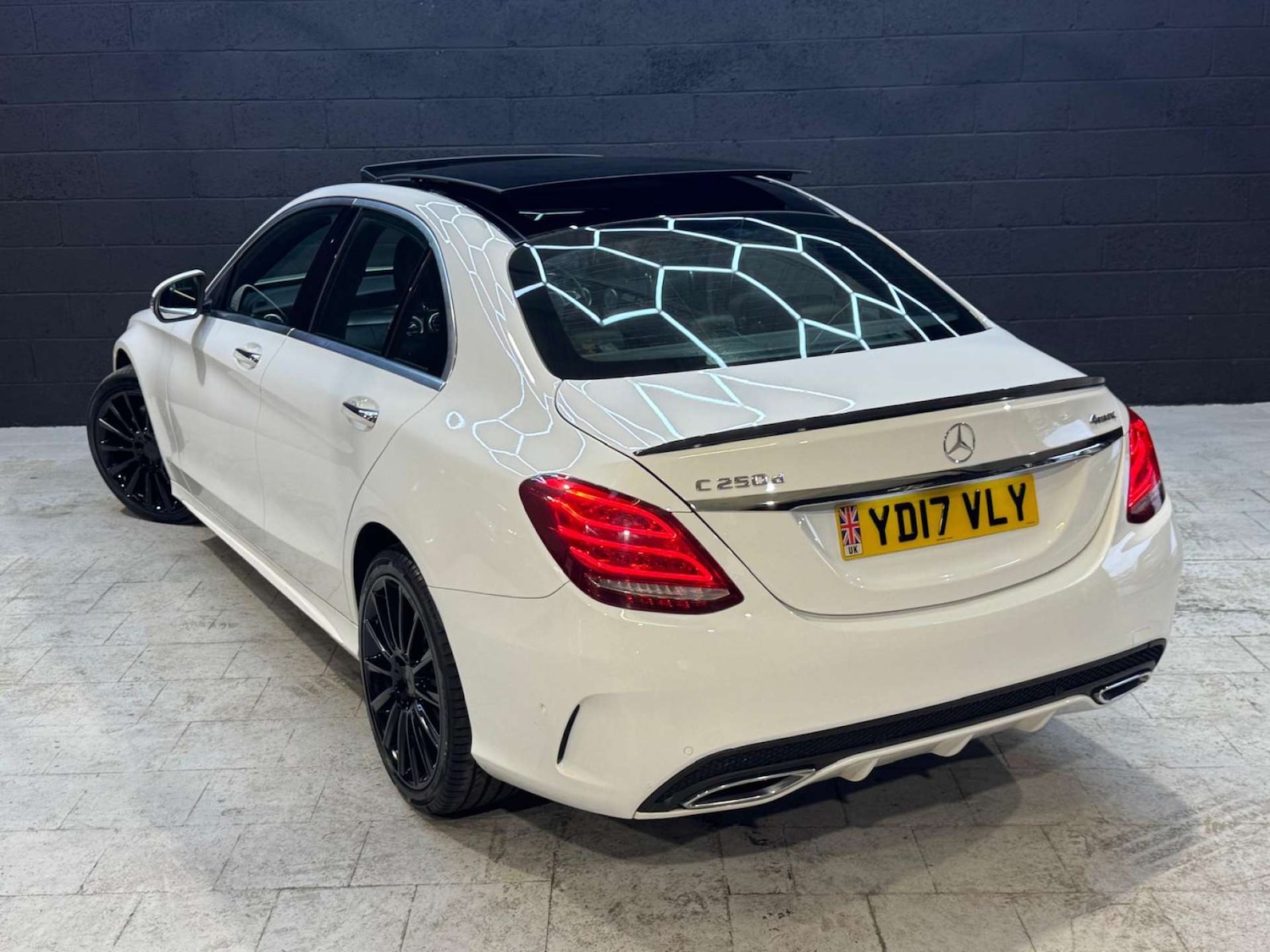 Used Mercedes-Benz C Class 2017 for sale - 76602227: Photo 5