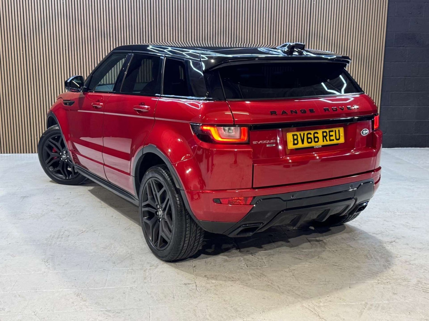 Used Land Rover Range Rover Evoque 2016 for sale - 76924744: Photo 2