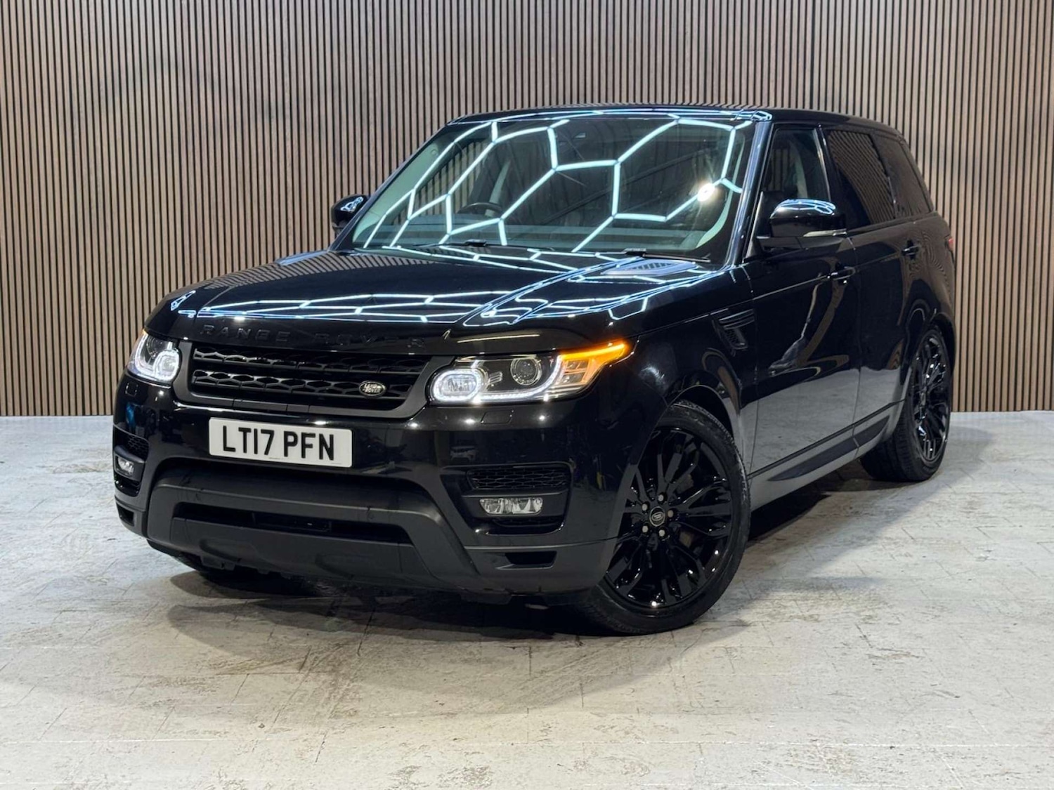 Used Land Rover Range Rover Sport 2017 for sale - 77084207: Photo 4