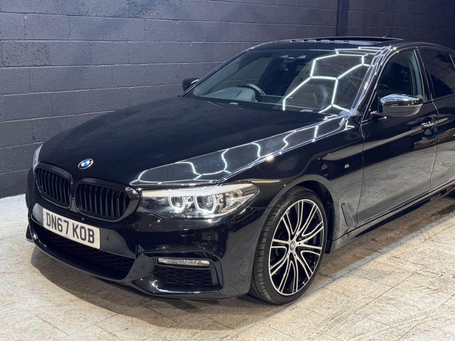 Used BMW 5 Series 2017 for sale - 76481428: Photo 30