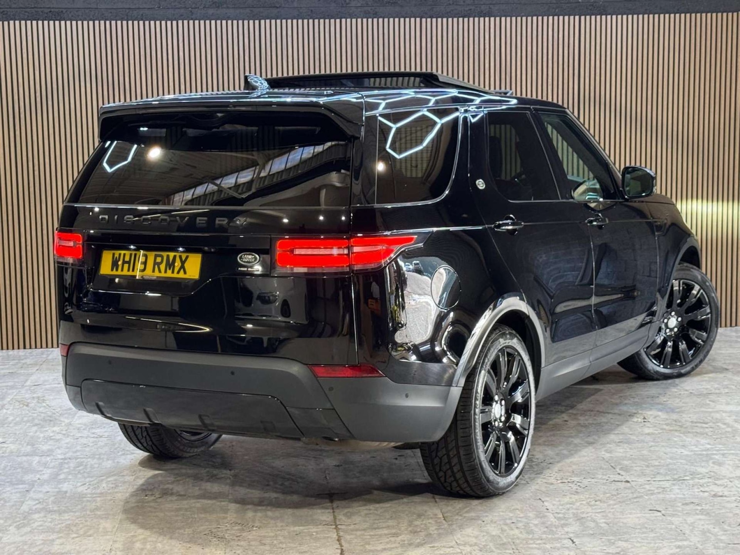 Used Land Rover Discovery 2019 for sale - 77845654: Photo 2