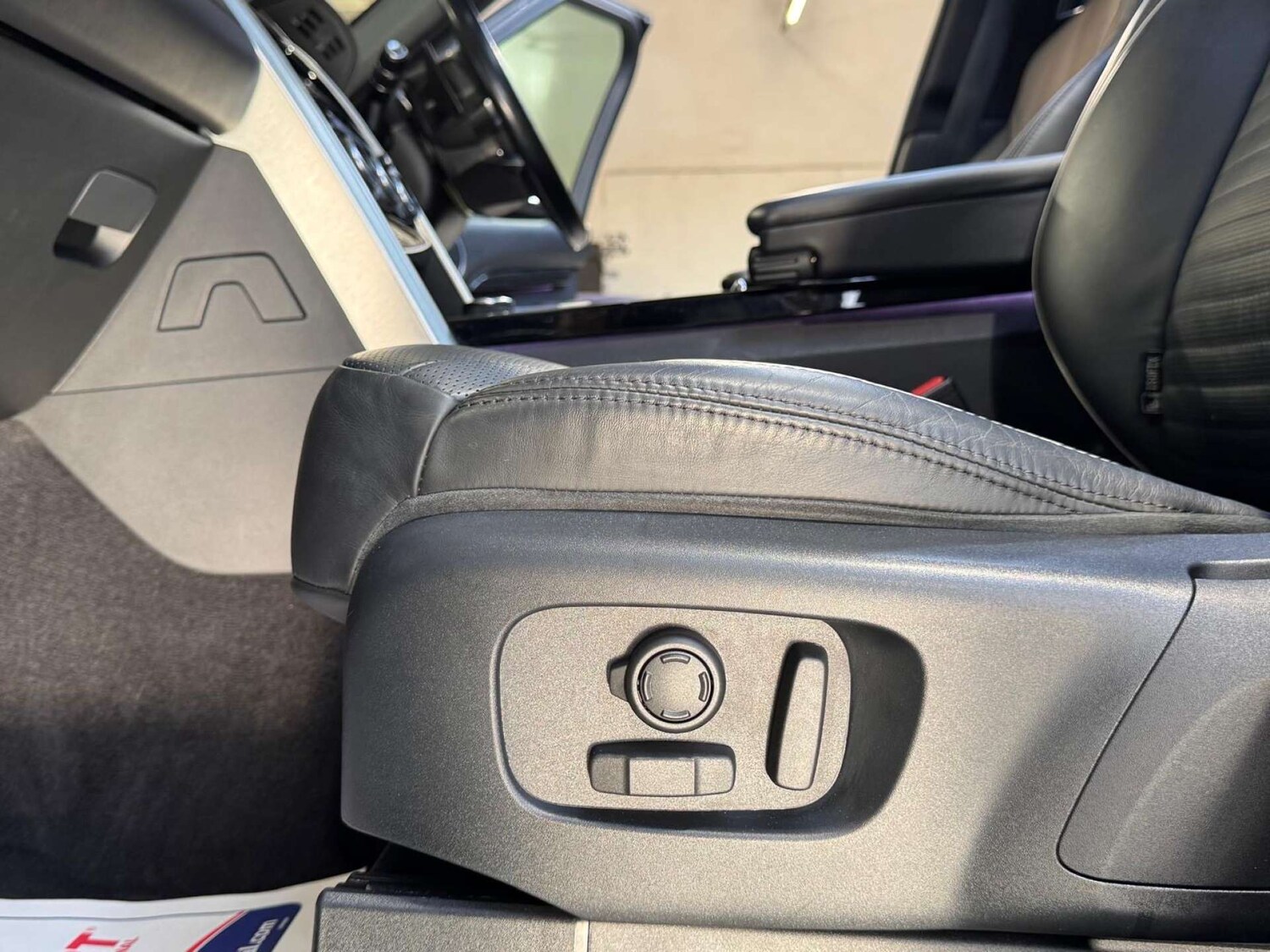 Used Land Rover Discovery 2019 for sale - 77845654: Photo 90