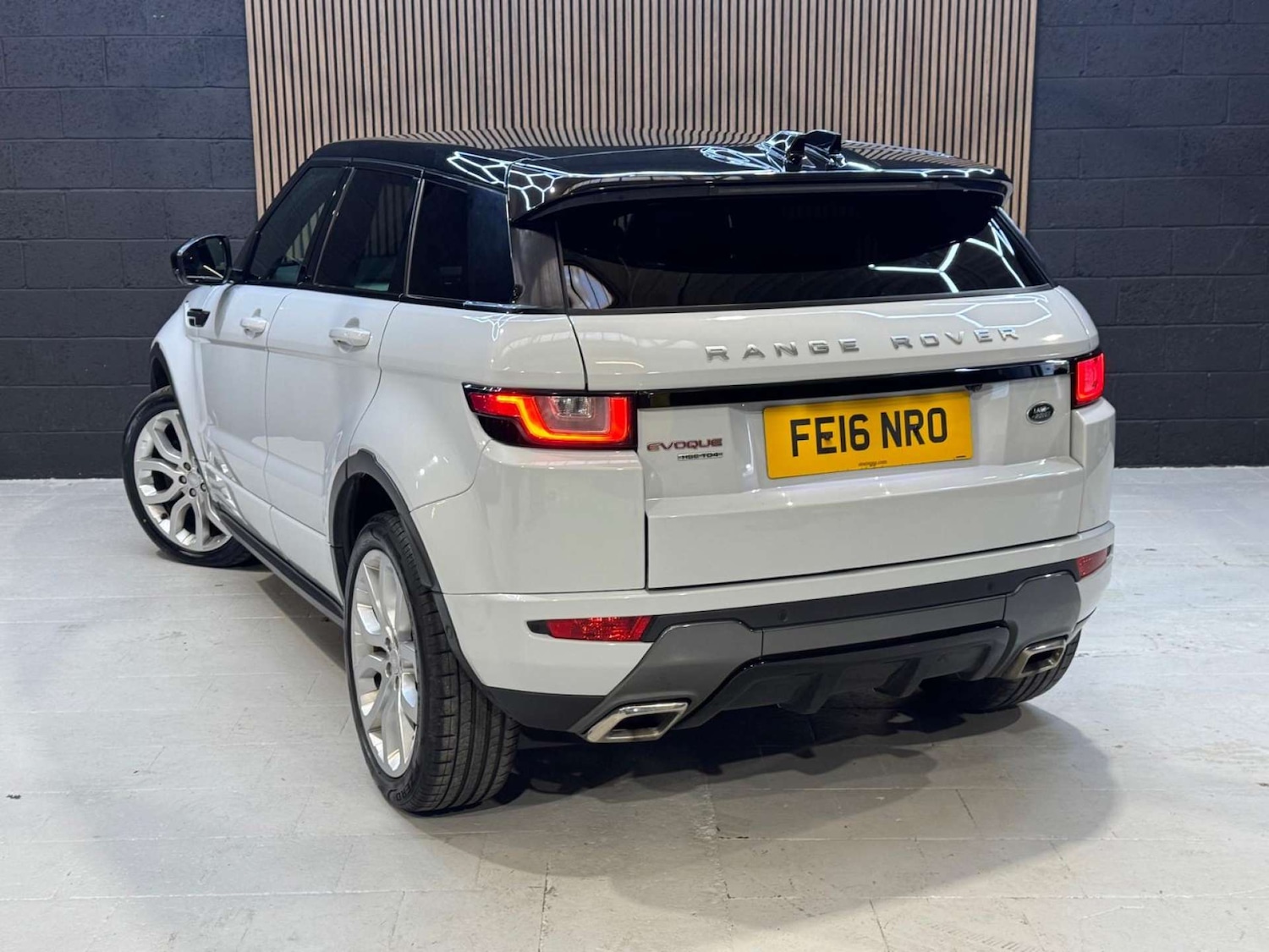 Used Land Rover Range Rover Evoque 2016 for sale - 76719545: Photo 2