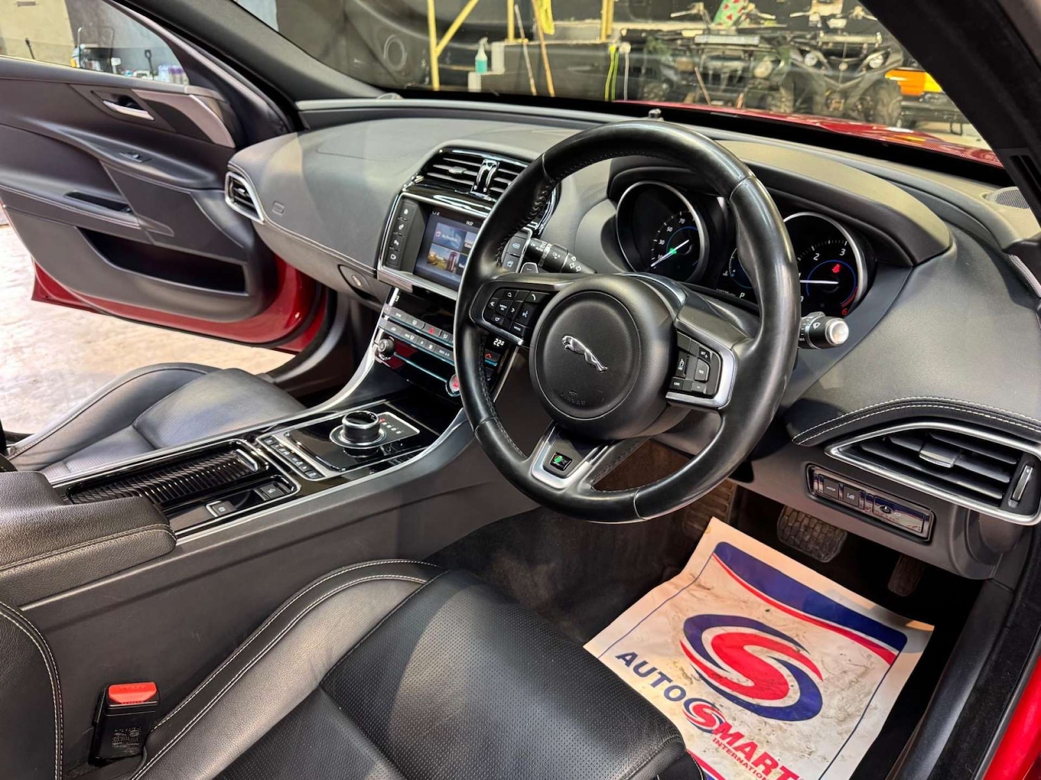 Used Jaguar XE 2018 for sale - 78172531: Photo 3