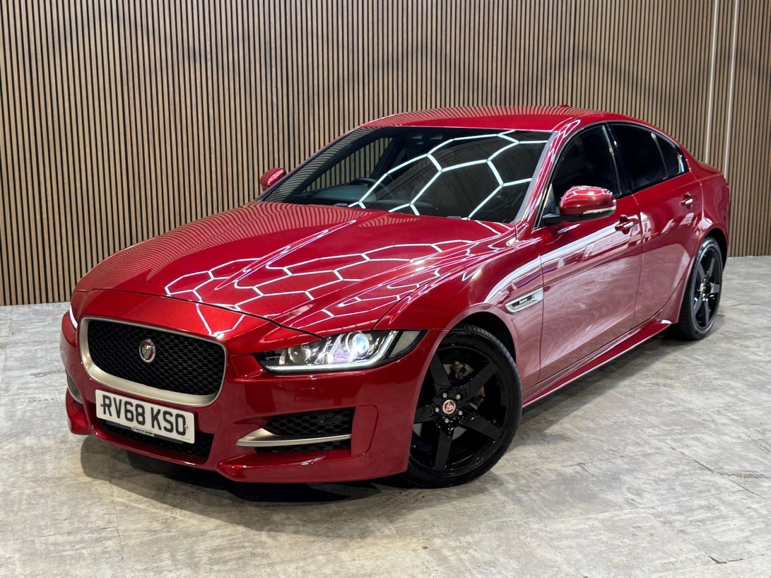Used Jaguar XE 2018 for sale - 78172531: Photo 4