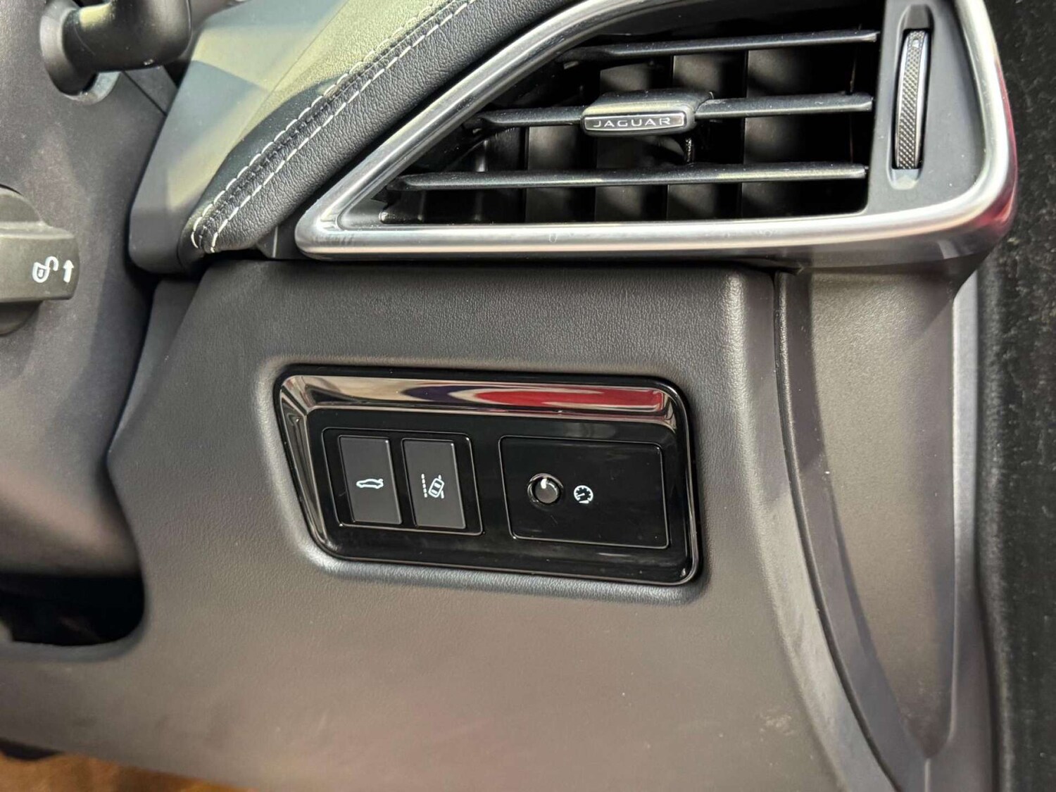 Used Jaguar XE 2018 for sale - 78172531: Photo 55