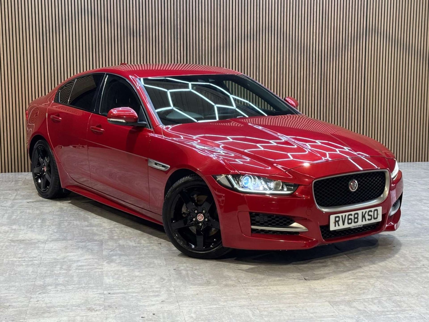 Used Jaguar XE 2018 for sale - 78172531: Photo 7
