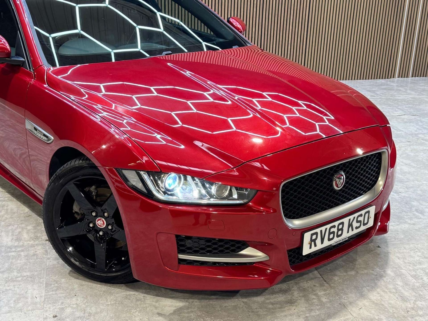 Used Jaguar XE 2018 for sale - 78172531: Photo 8