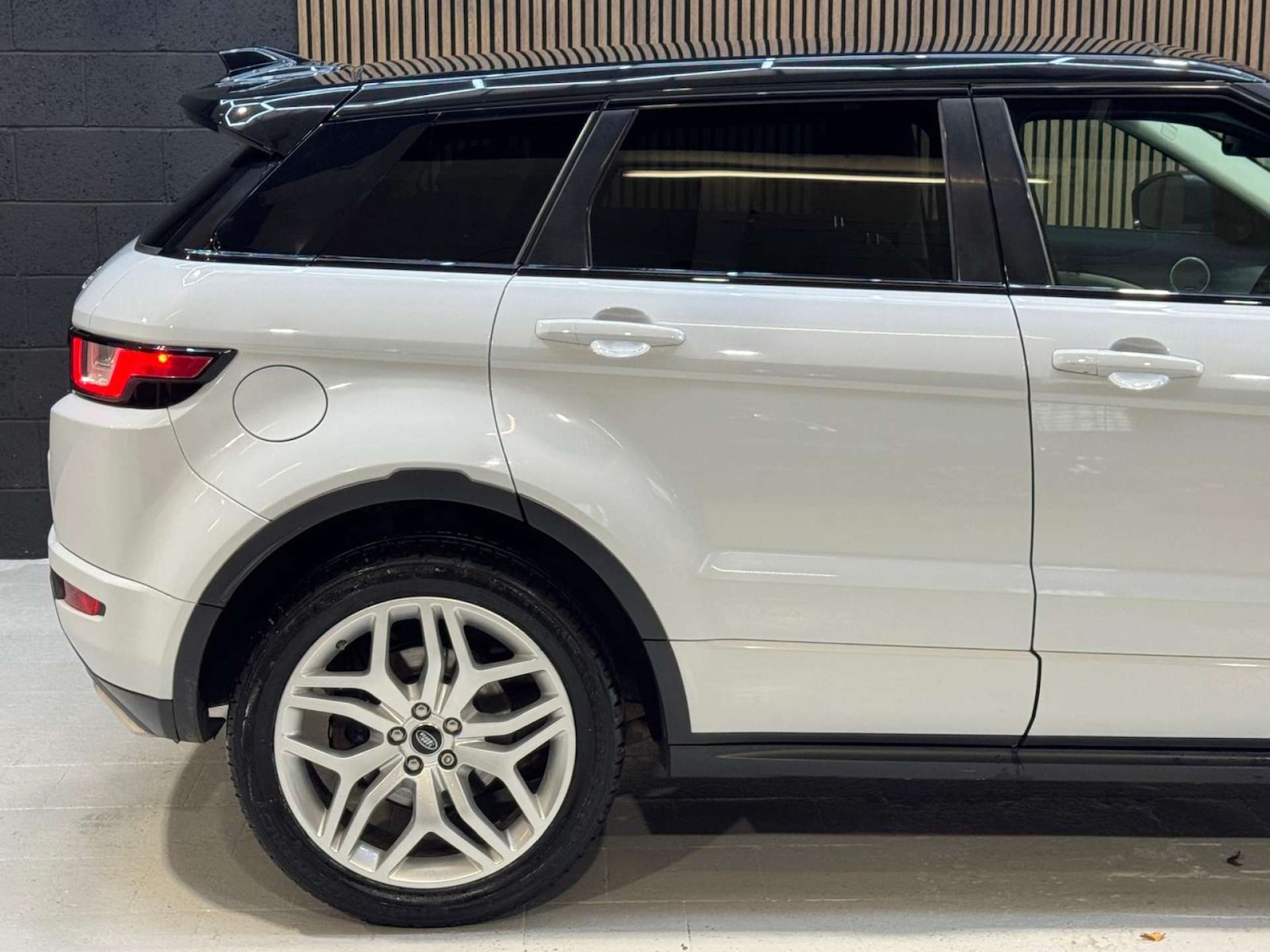 Used Land Rover Range Rover Evoque 2015 for sale - 76663157: Photo 12