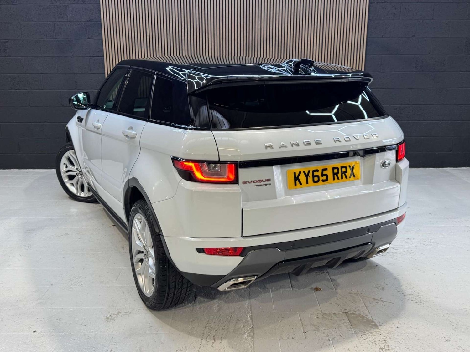 Used Land Rover Range Rover Evoque 2015 for sale - 76663157: Photo 2