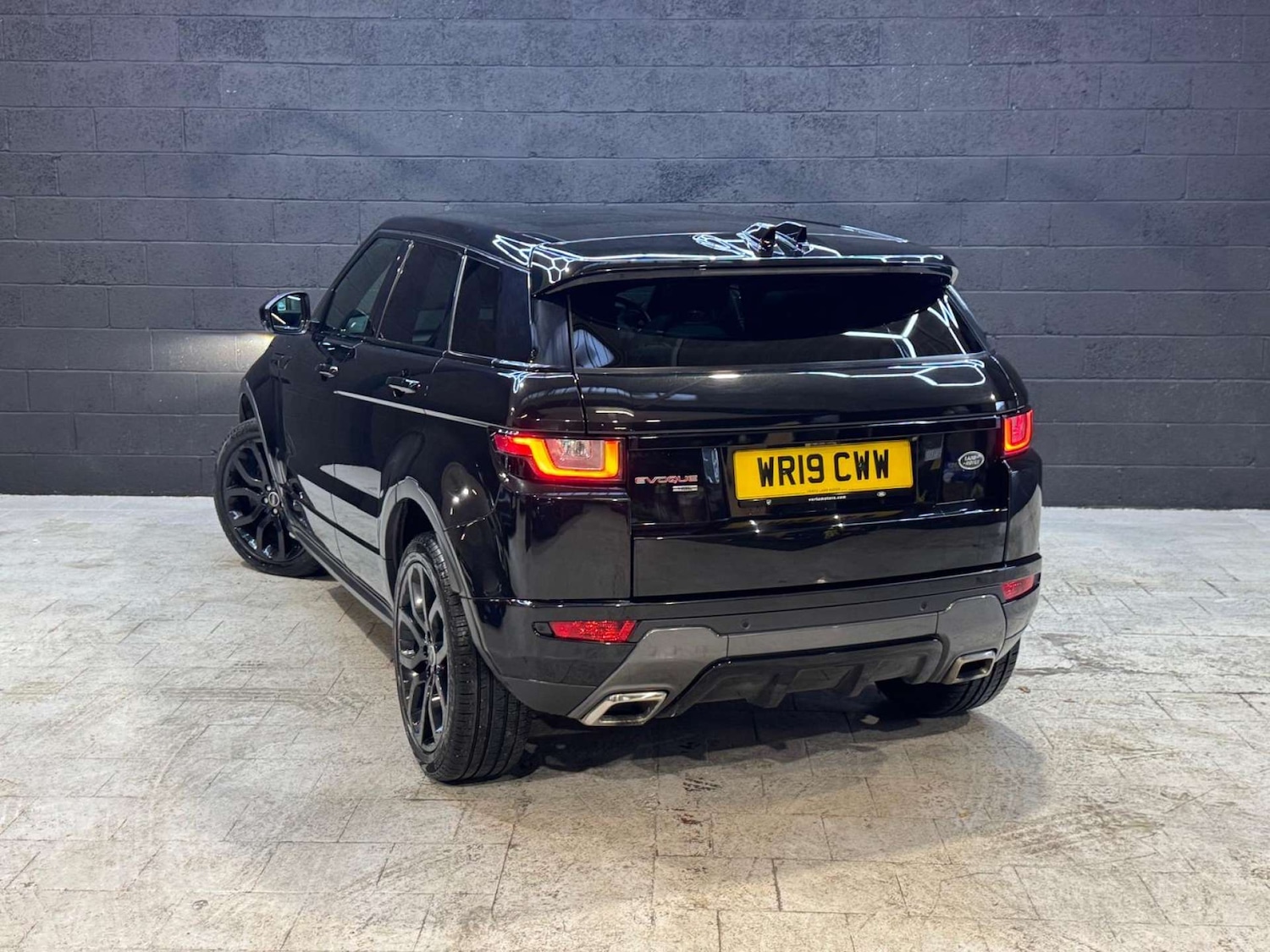 Used Land Rover Range Rover Evoque 2019 for sale - 76437908: Photo 2