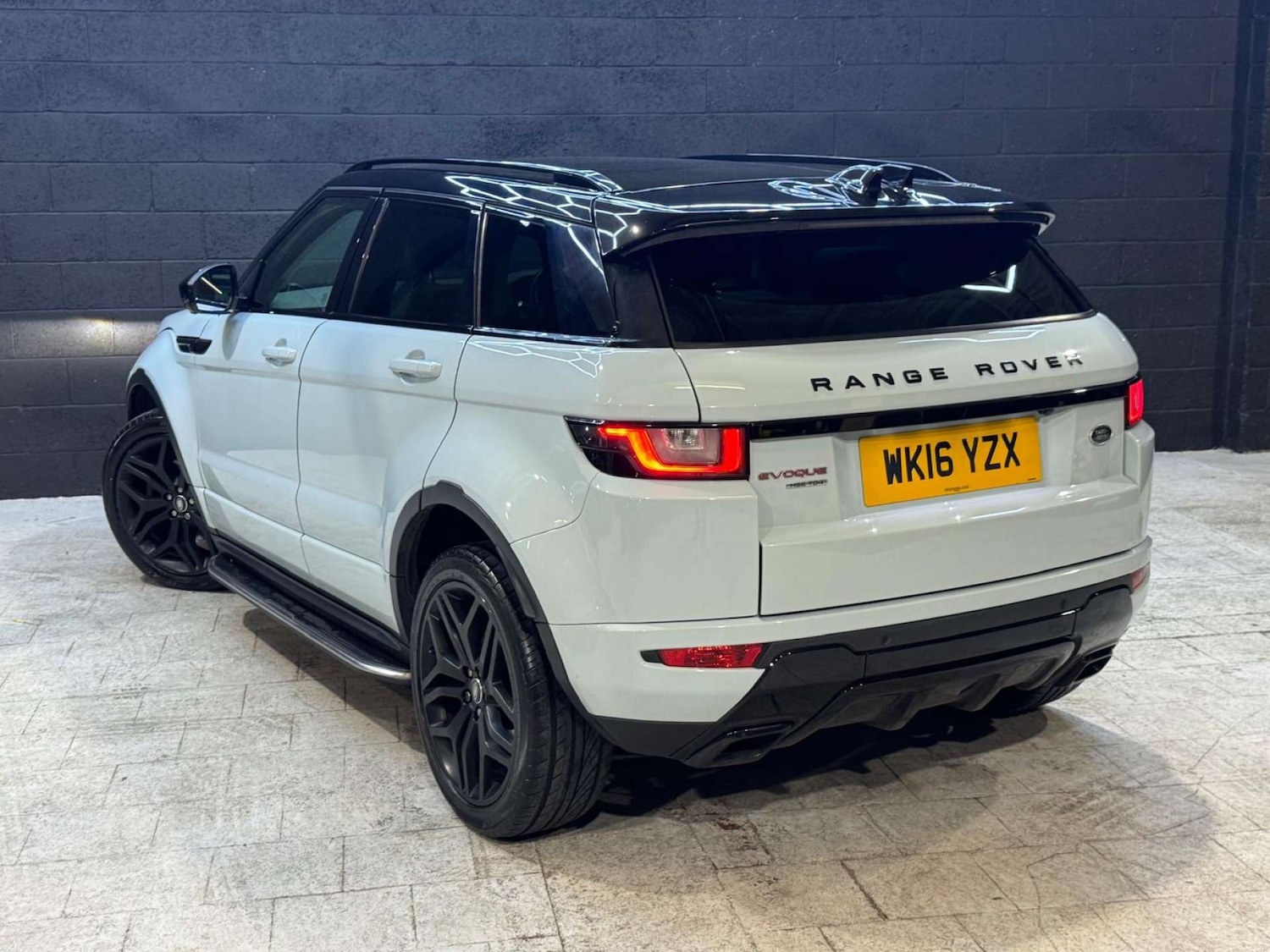 Used Land Rover Range Rover Evoque 2016 for sale - 76505132: Photo 2