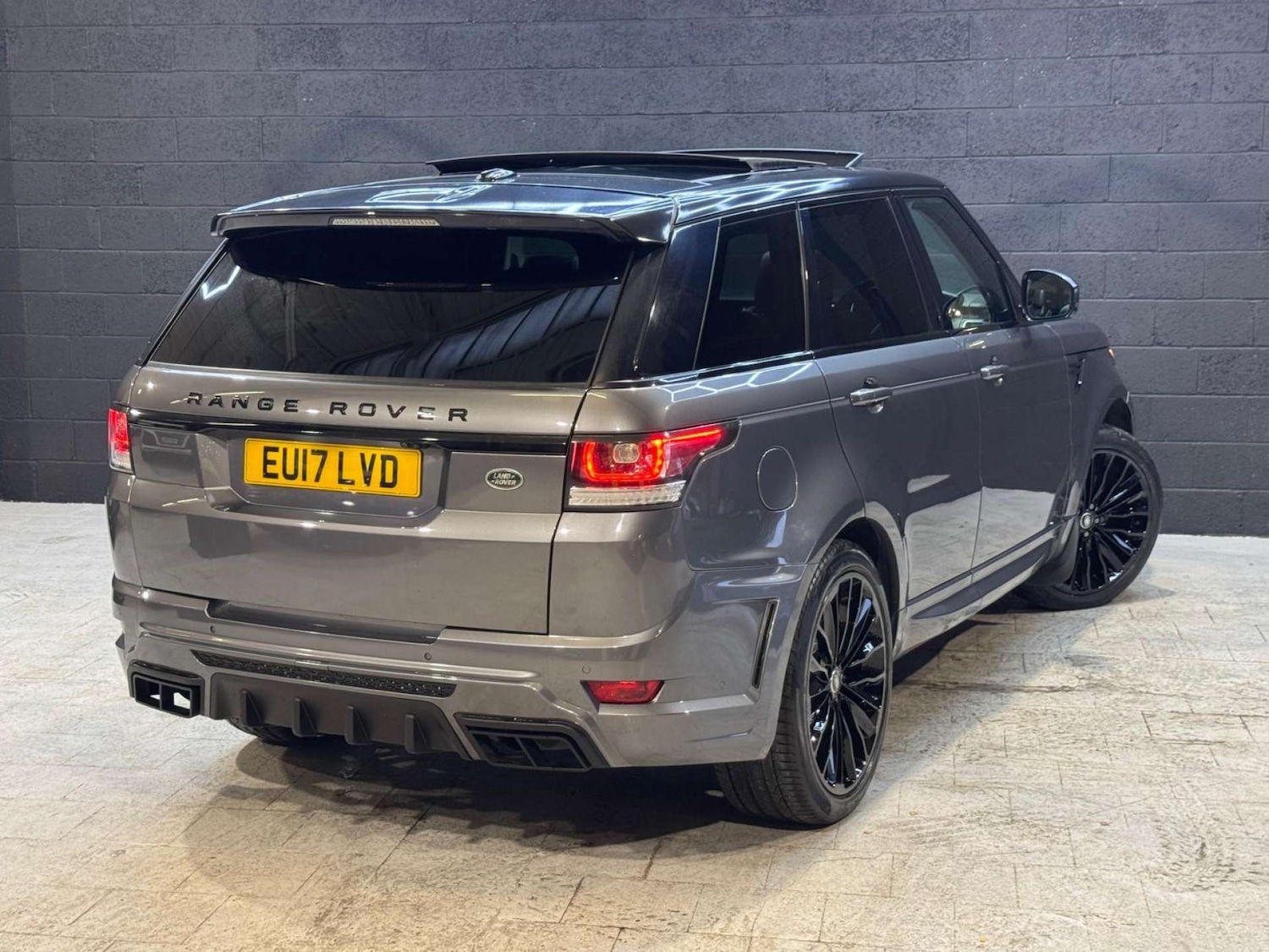 Used Land Rover Range Rover Sport 2017 for sale - 76481430: Photo 2