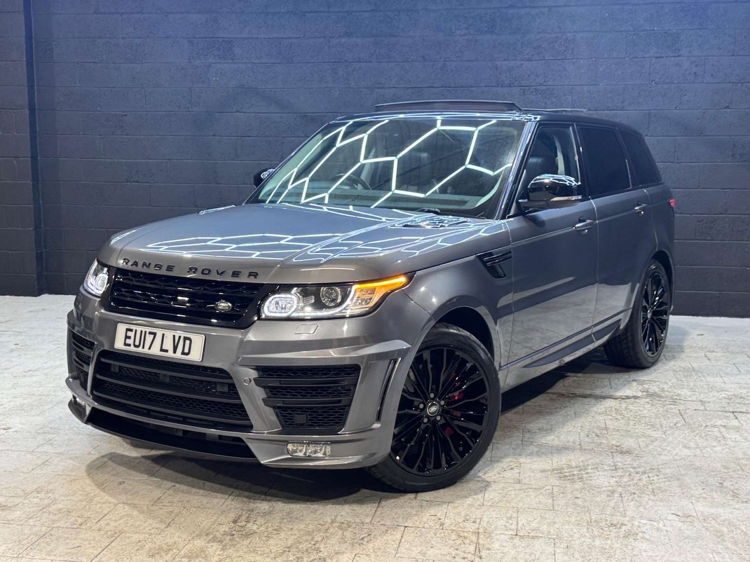 Used Land Rover Range Rover Sport 2017 for sale - 76481430: Photo 4