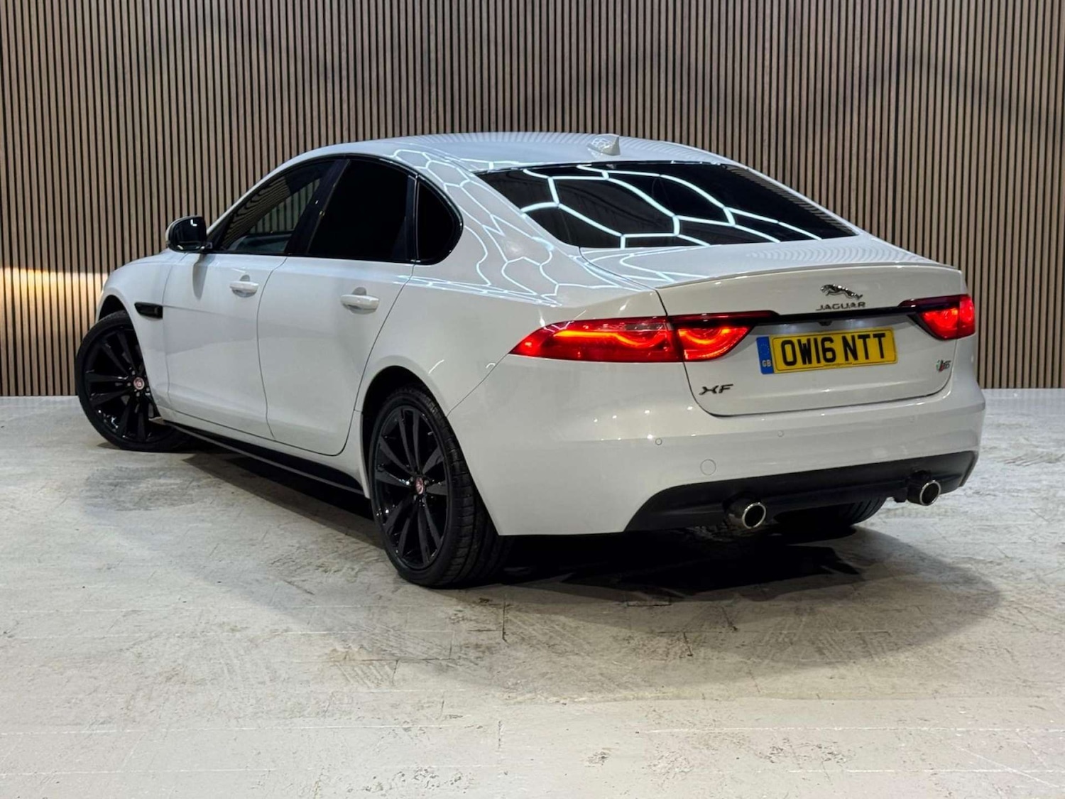 Used Jaguar XF 2016 for sale - 77022592: Photo 2