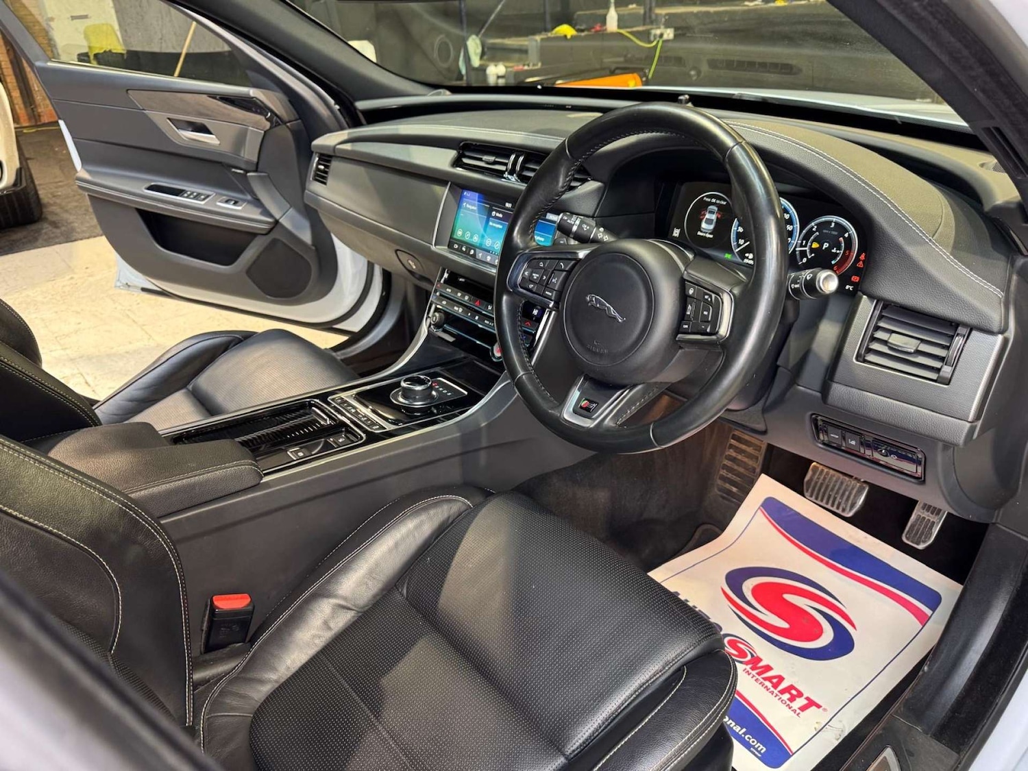 Used Jaguar XF 2016 for sale - 77022592: Photo 3