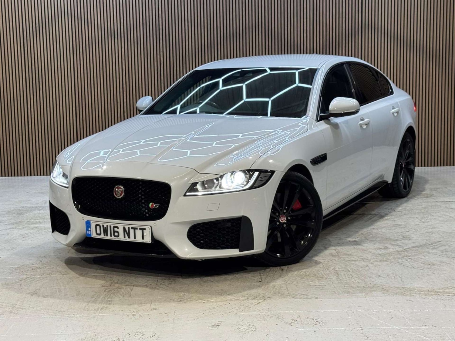 Used Jaguar XF 2016 for sale - 77022592: Photo 4