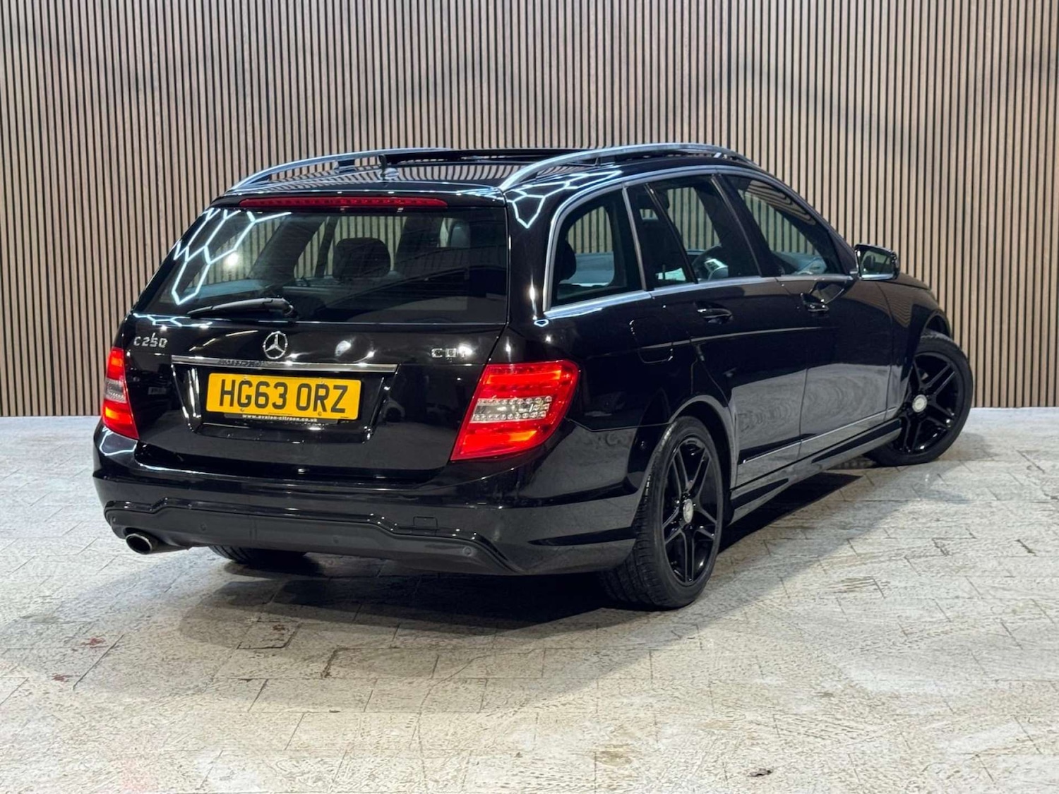 Used Mercedes-Benz C Class 2014 for sale - 77310987: Photo 2