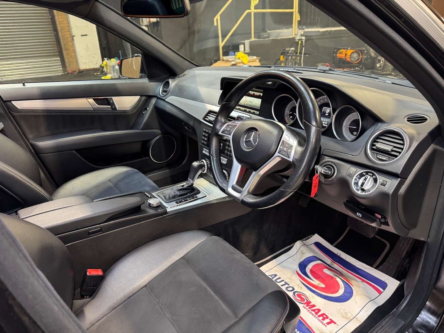 Used Mercedes-Benz C Class 2014 for sale - 77310987: Photo 3