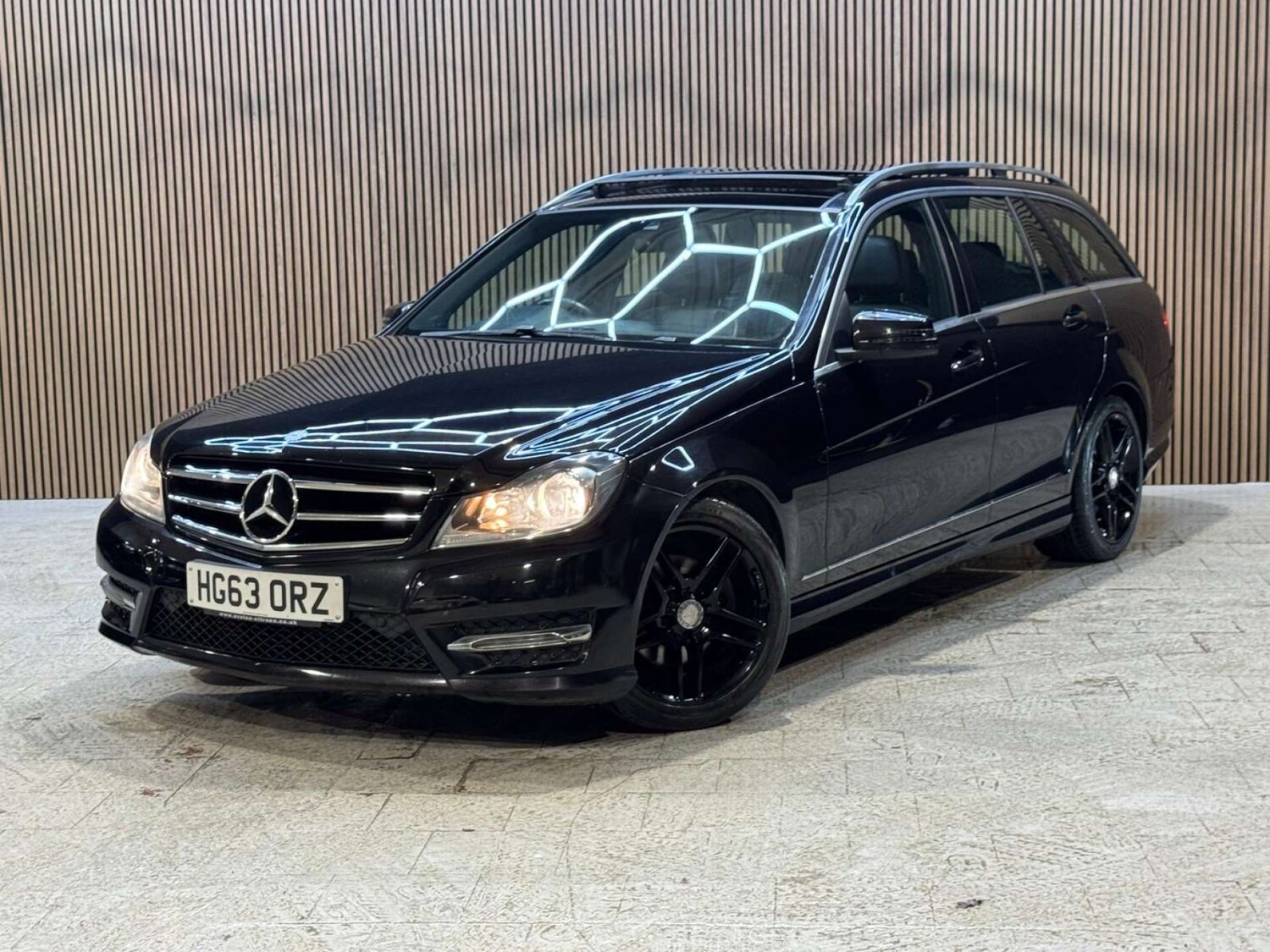 Used Mercedes-Benz C Class 2014 for sale - 77310987: Photo 32