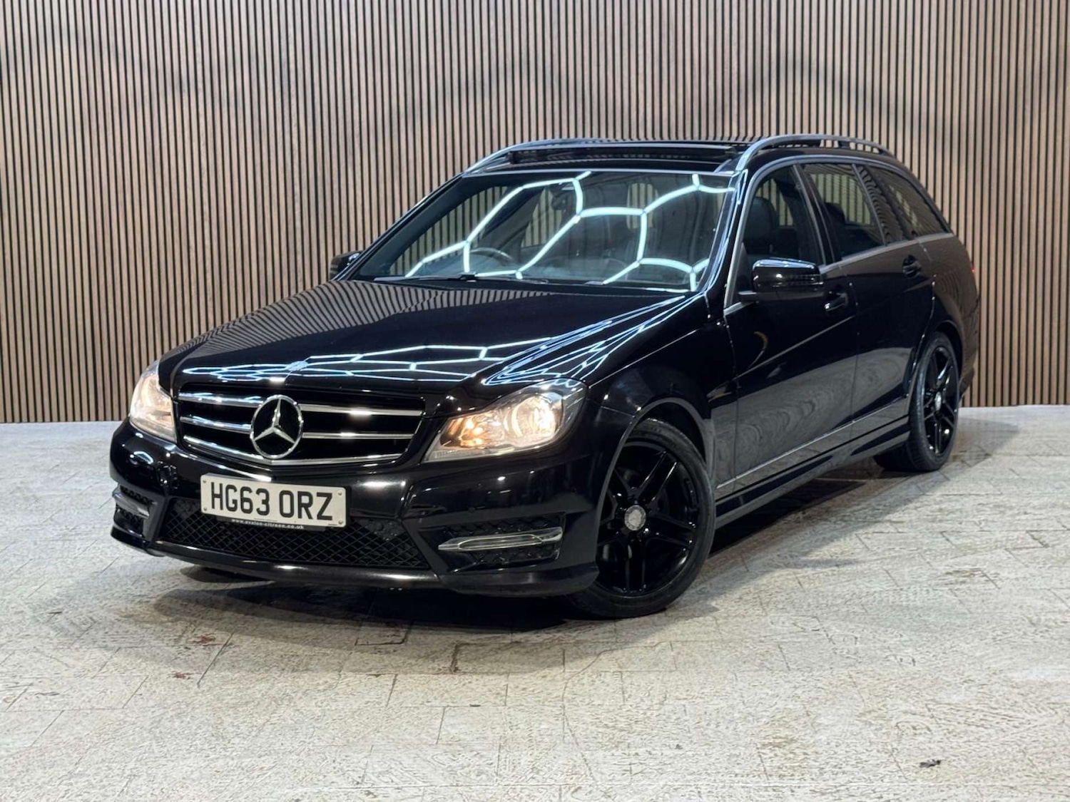 Used Mercedes-Benz C Class 2014 for sale - 77310987: Photo 4