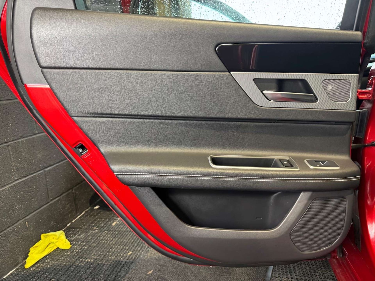 Used Jaguar XF 2018 for sale - 77492532: Photo 32