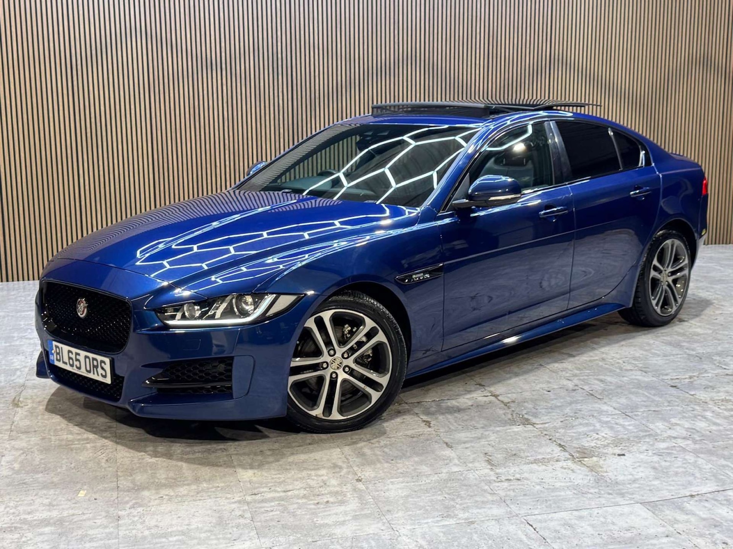 Used Jaguar XE 2016 for sale - 77676606: Photo 15