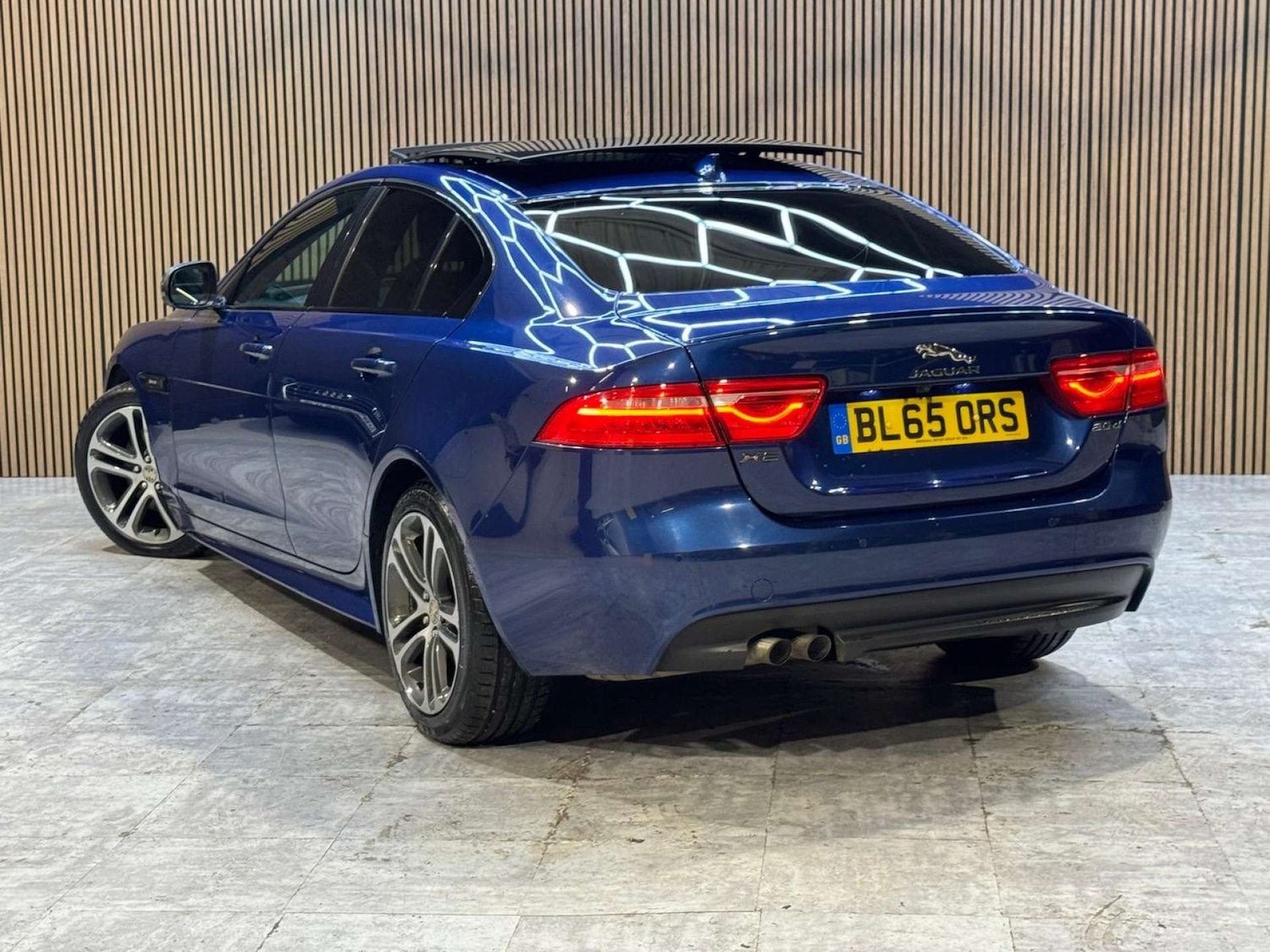 Used Jaguar XE 2016 for sale - 77676606: Photo 2