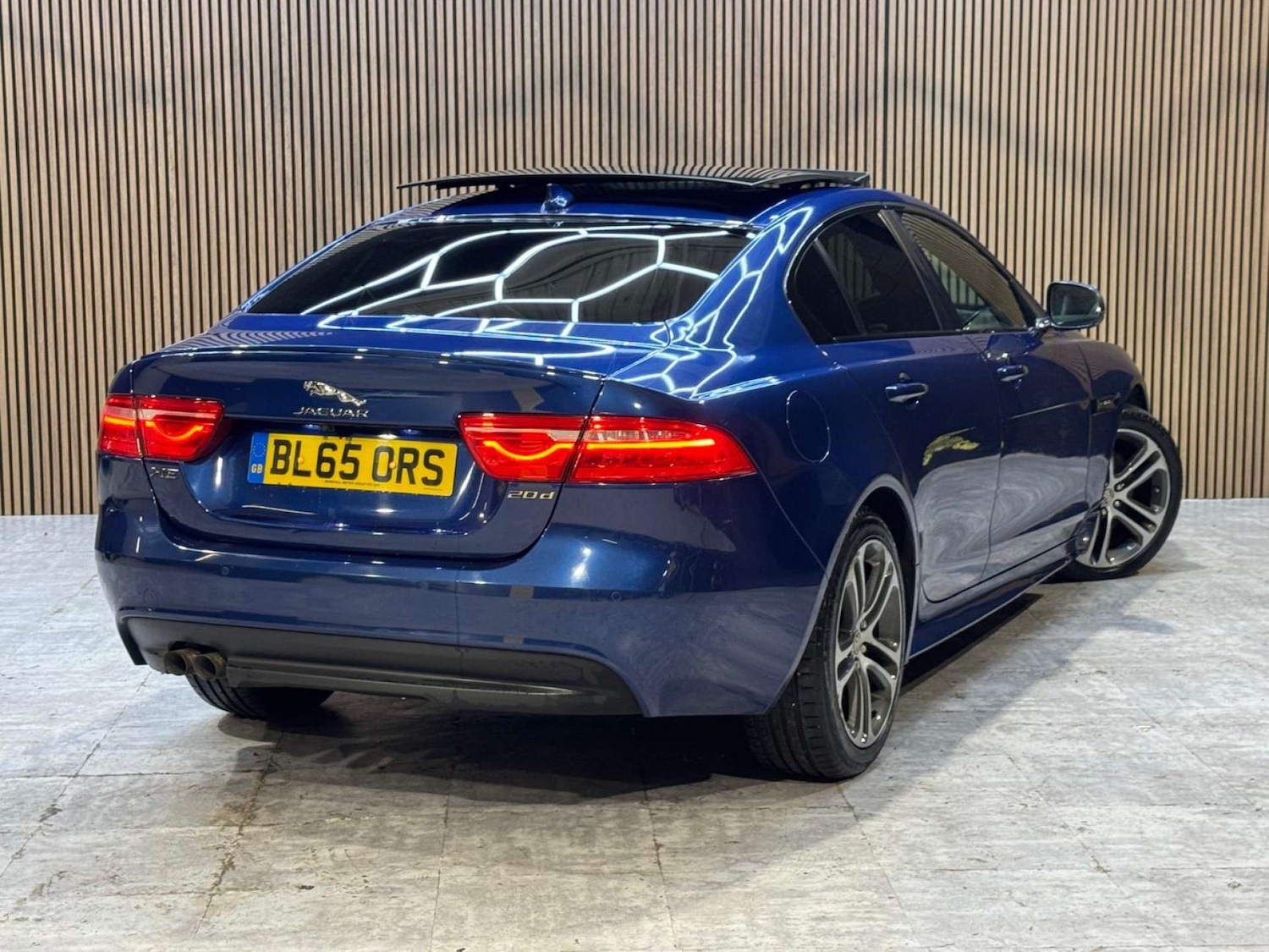 Used Jaguar XE 2016 for sale - 77676606: Photo 5