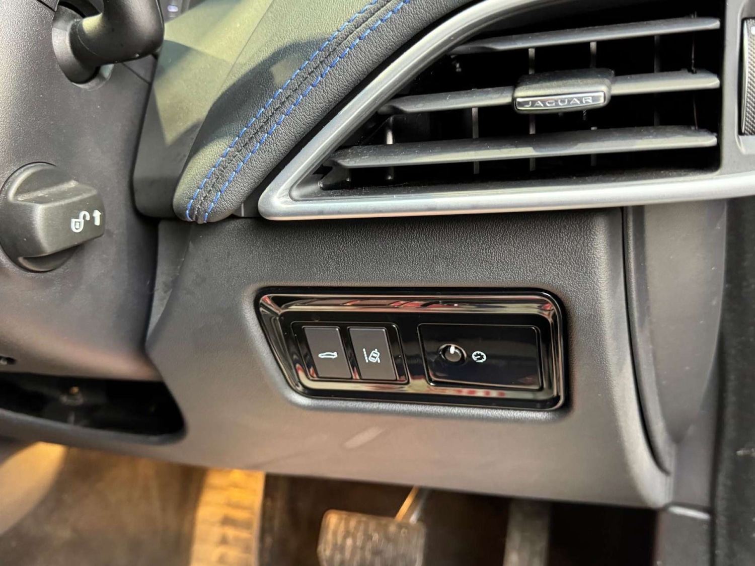 Used Jaguar XE 2016 for sale - 77676606: Photo 56