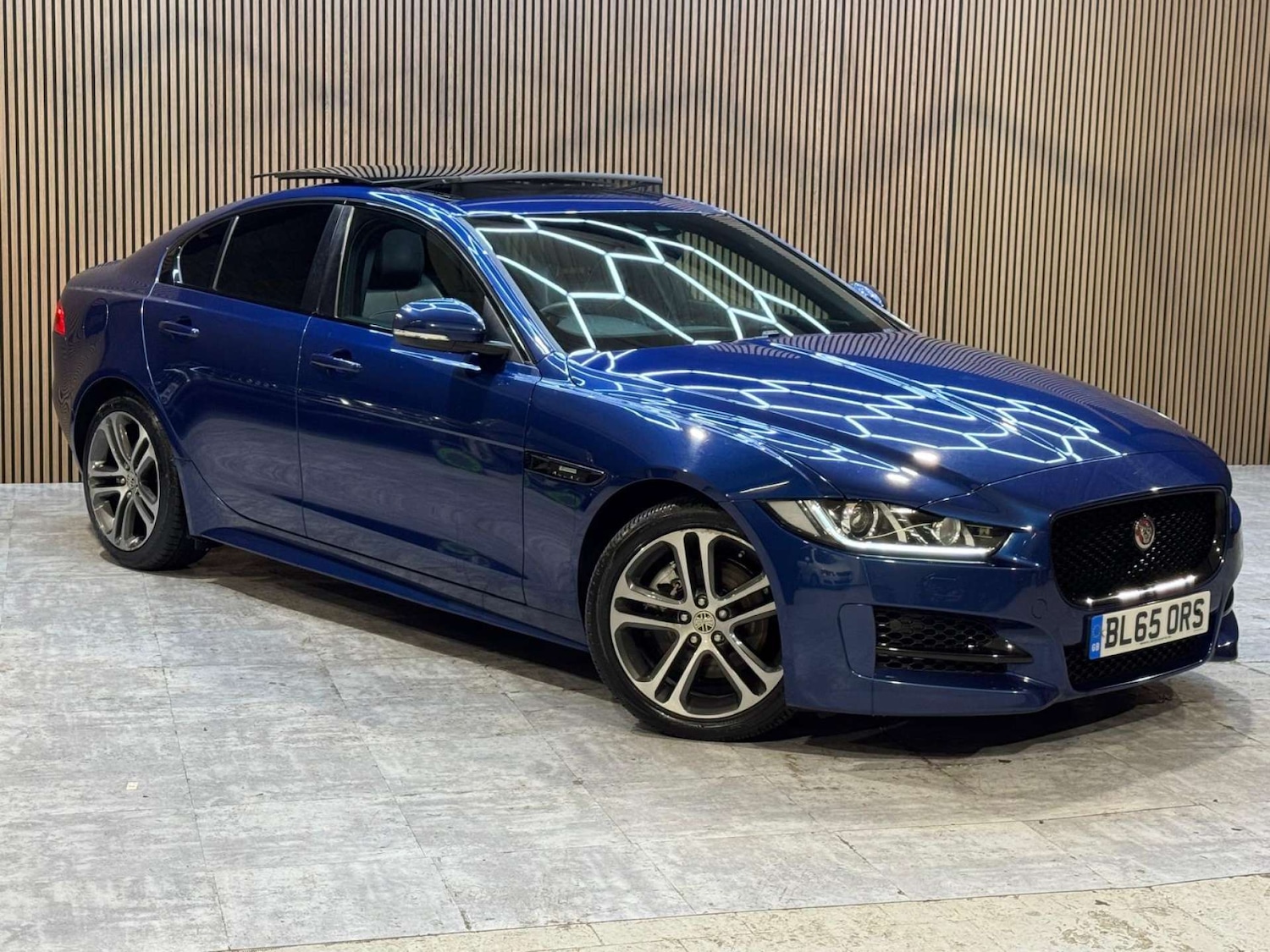 Used Jaguar XE 2016 for sale - 77676606: Photo 7