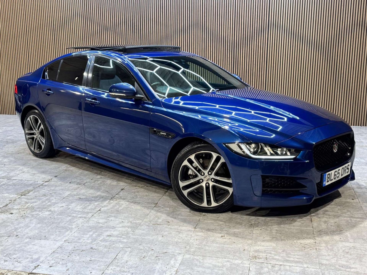 Used Jaguar XE 2016 for sale - 77676606: Photo 8