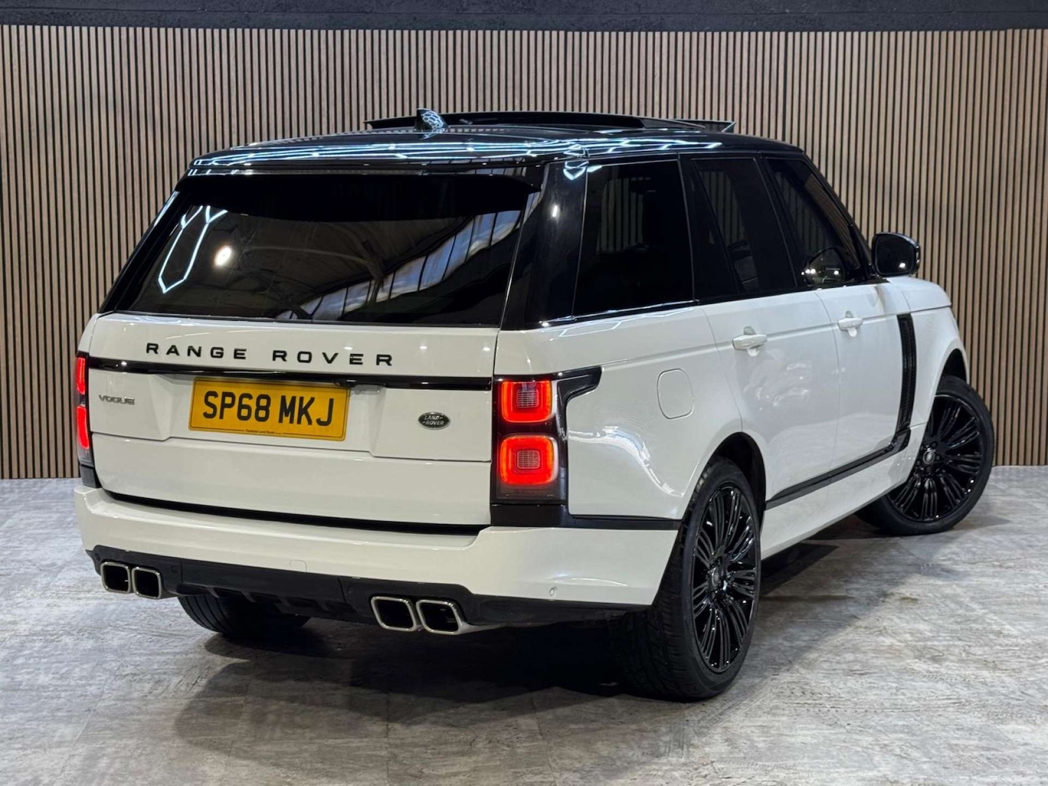 Used Land Rover Range Rover 2018 for sale - 77946344: Photo 2