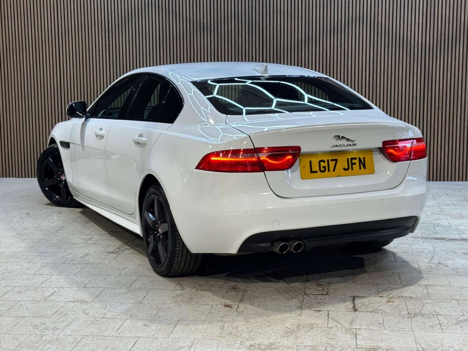 Used Jaguar XE 2017 for sale - 77452481: Photo 2