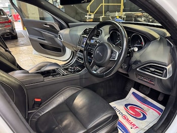 Used Jaguar XE 2017 for sale - 77452481: Photo