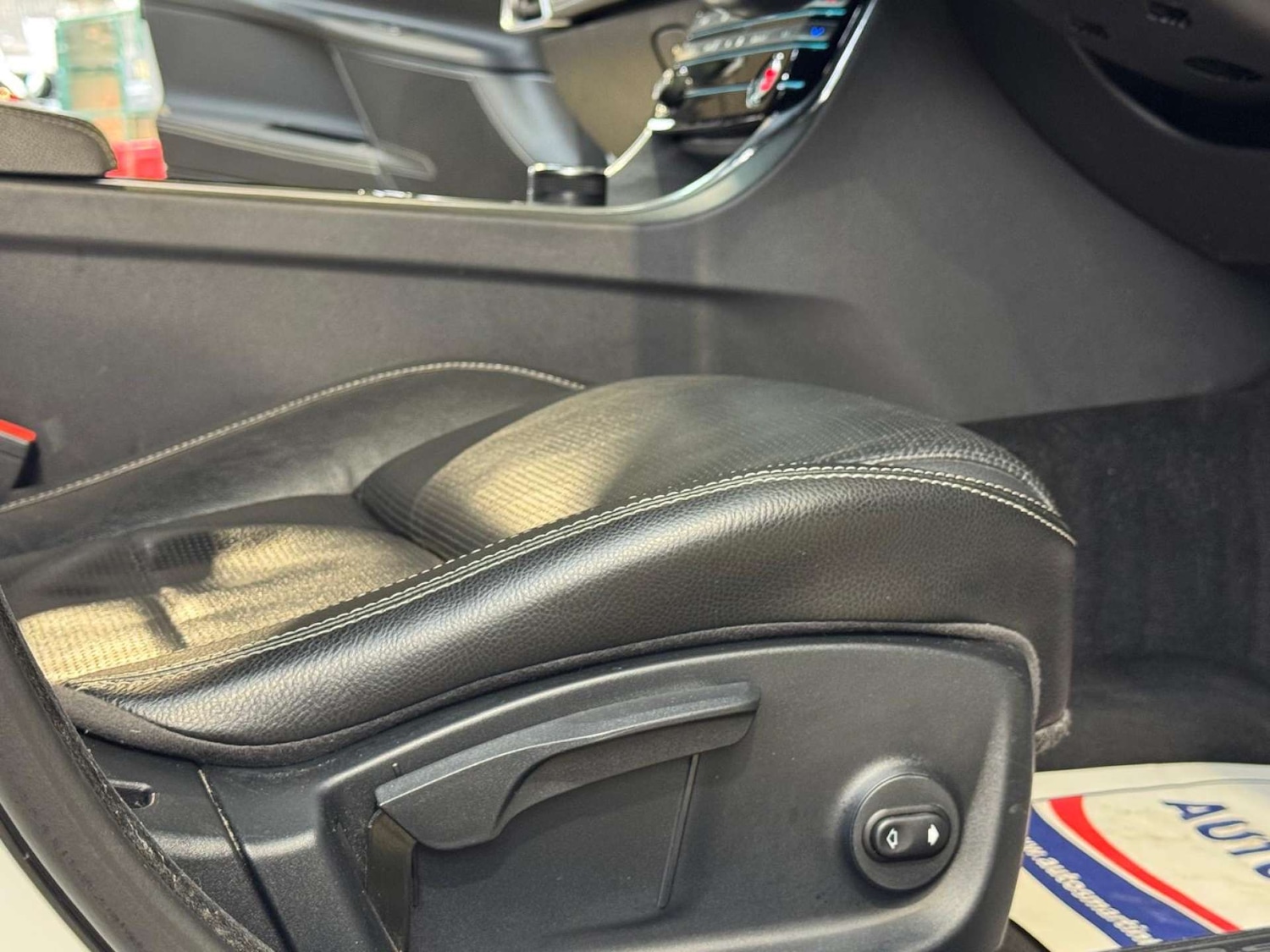 Used Jaguar XE 2017 for sale - 77452481: Photo 51