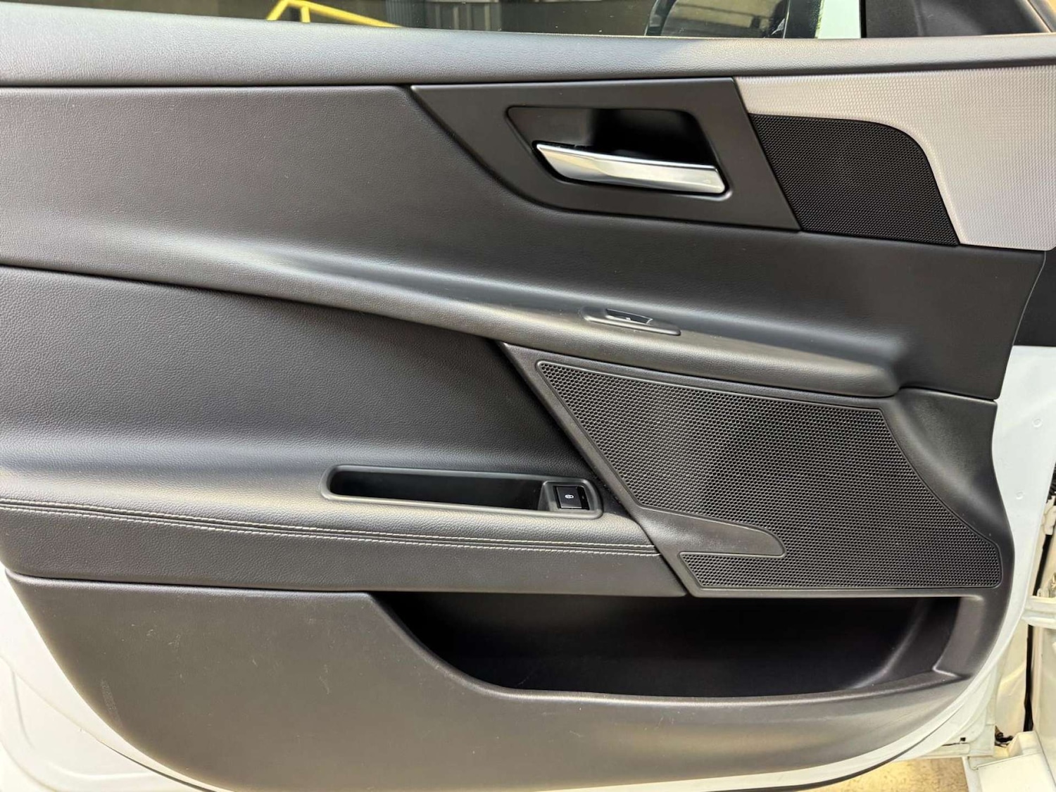 Used Jaguar XE 2017 for sale - 77452481: Photo 65