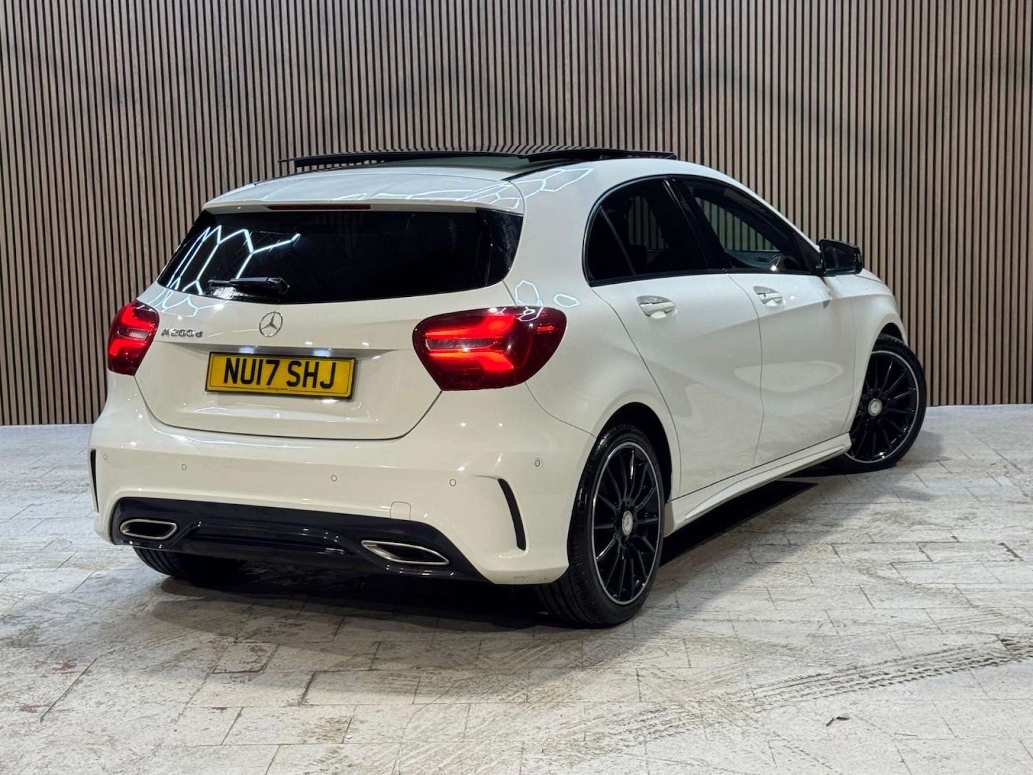 Used Mercedes-Benz A-Class 2017 for sale - 77368170: Photo 2