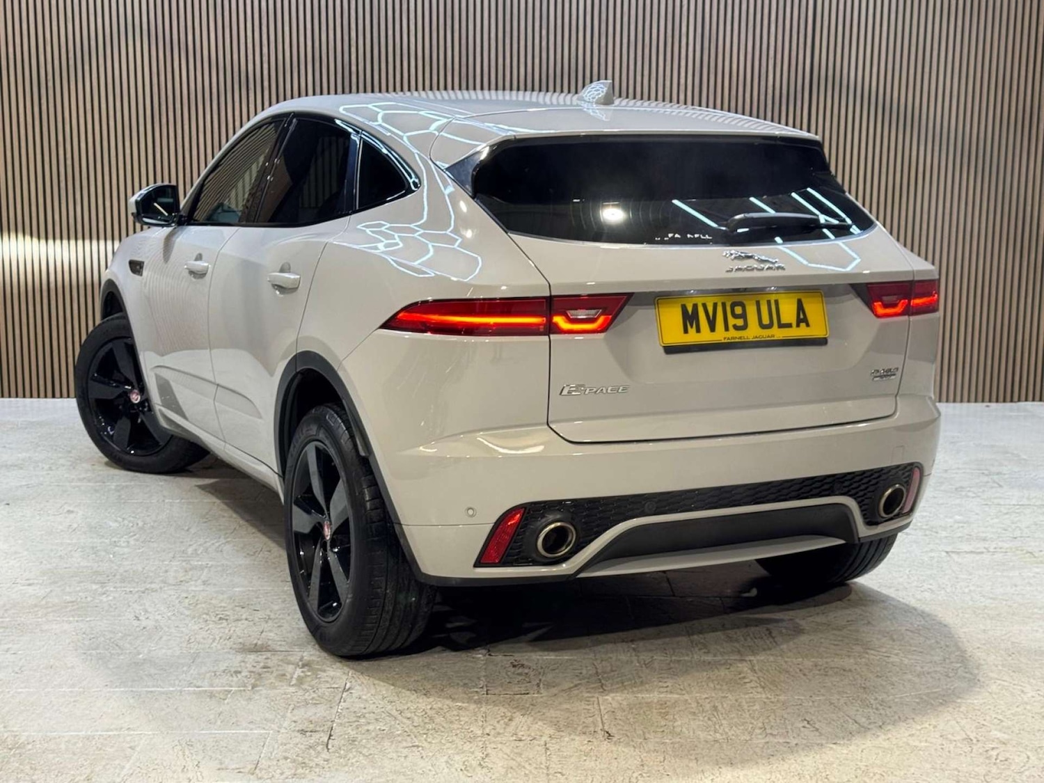 Used Jaguar E-Pace 2019 for sale - 76961766: Photo 2