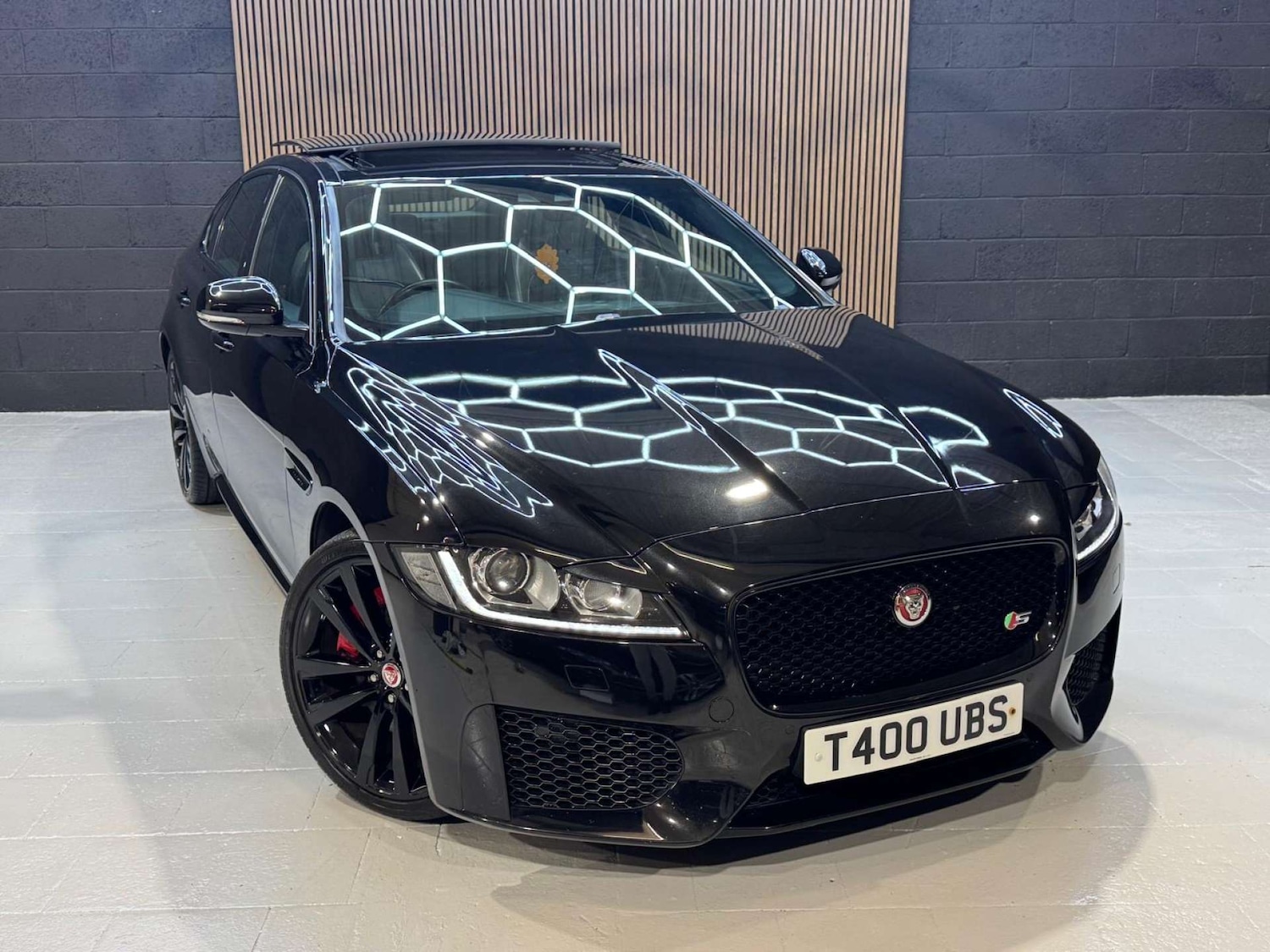 Used Jaguar XF 2017 for sale - 76581939: Photo 1