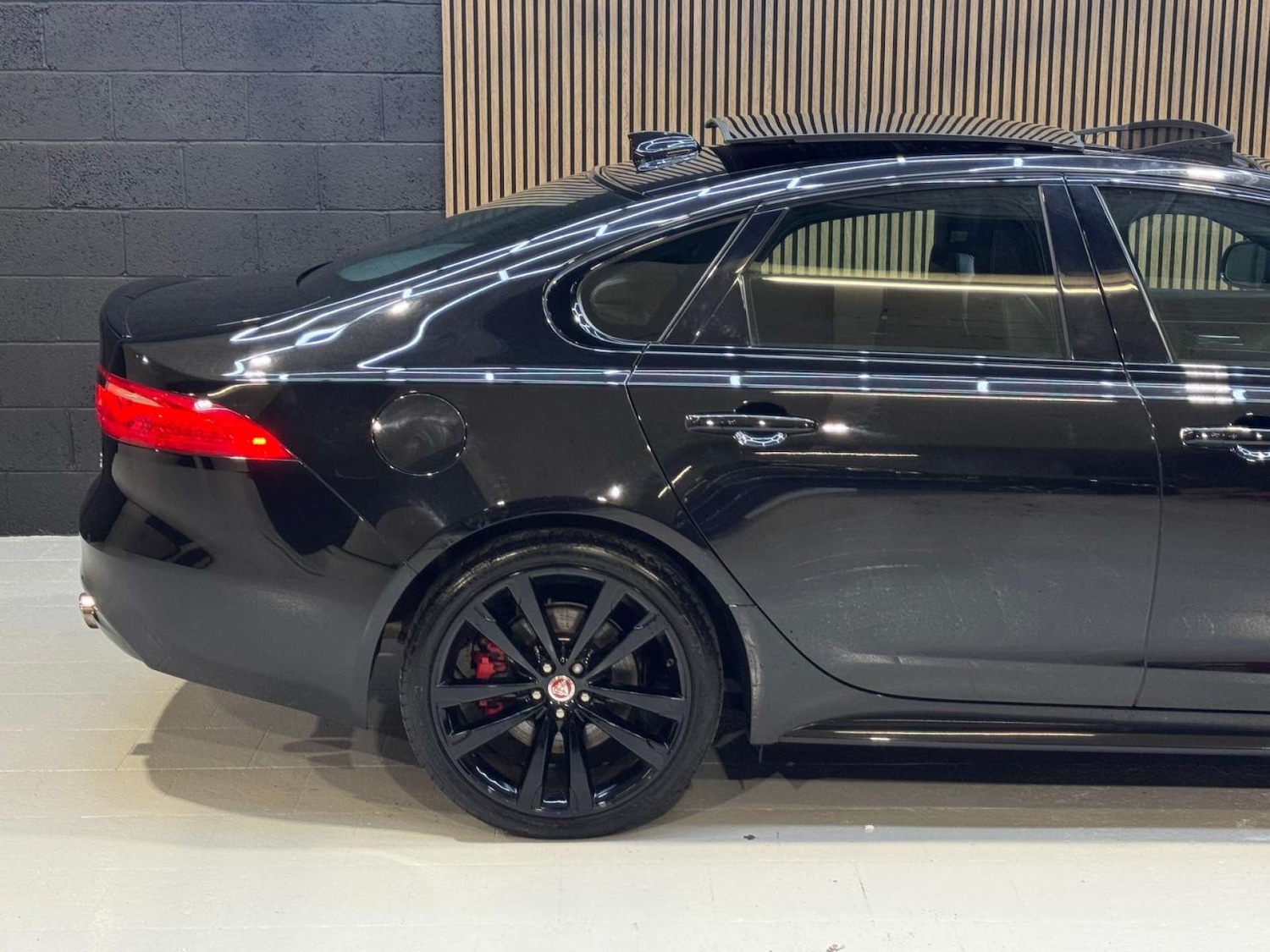 Used Jaguar XF 2017 for sale - 76581939: Photo 12