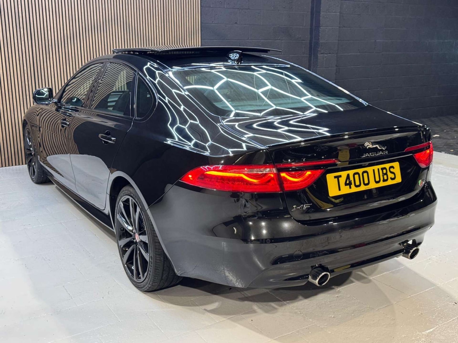 Used Jaguar XF 2017 for sale - 76581939: Photo 2