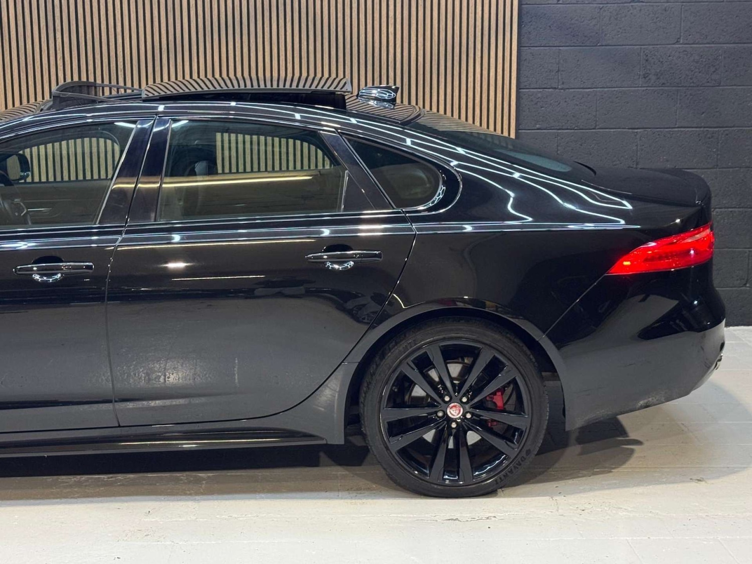 Used Jaguar XF 2017 for sale - 76581939: Photo 26