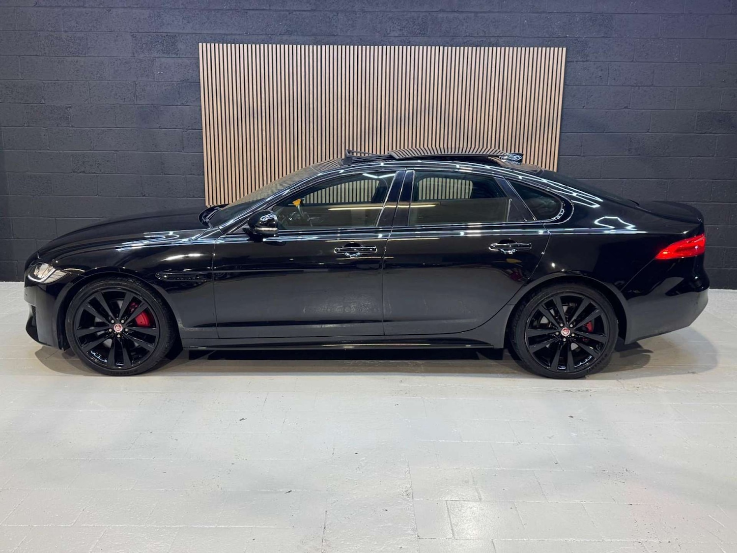 Used Jaguar XF 2017 for sale - 76581939: Photo 27