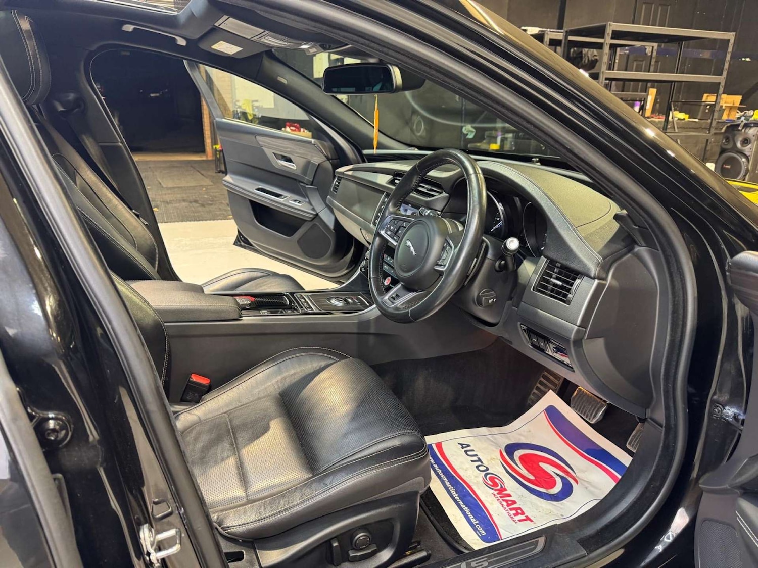 Used Jaguar XF 2017 for sale - 76581939: Photo 3