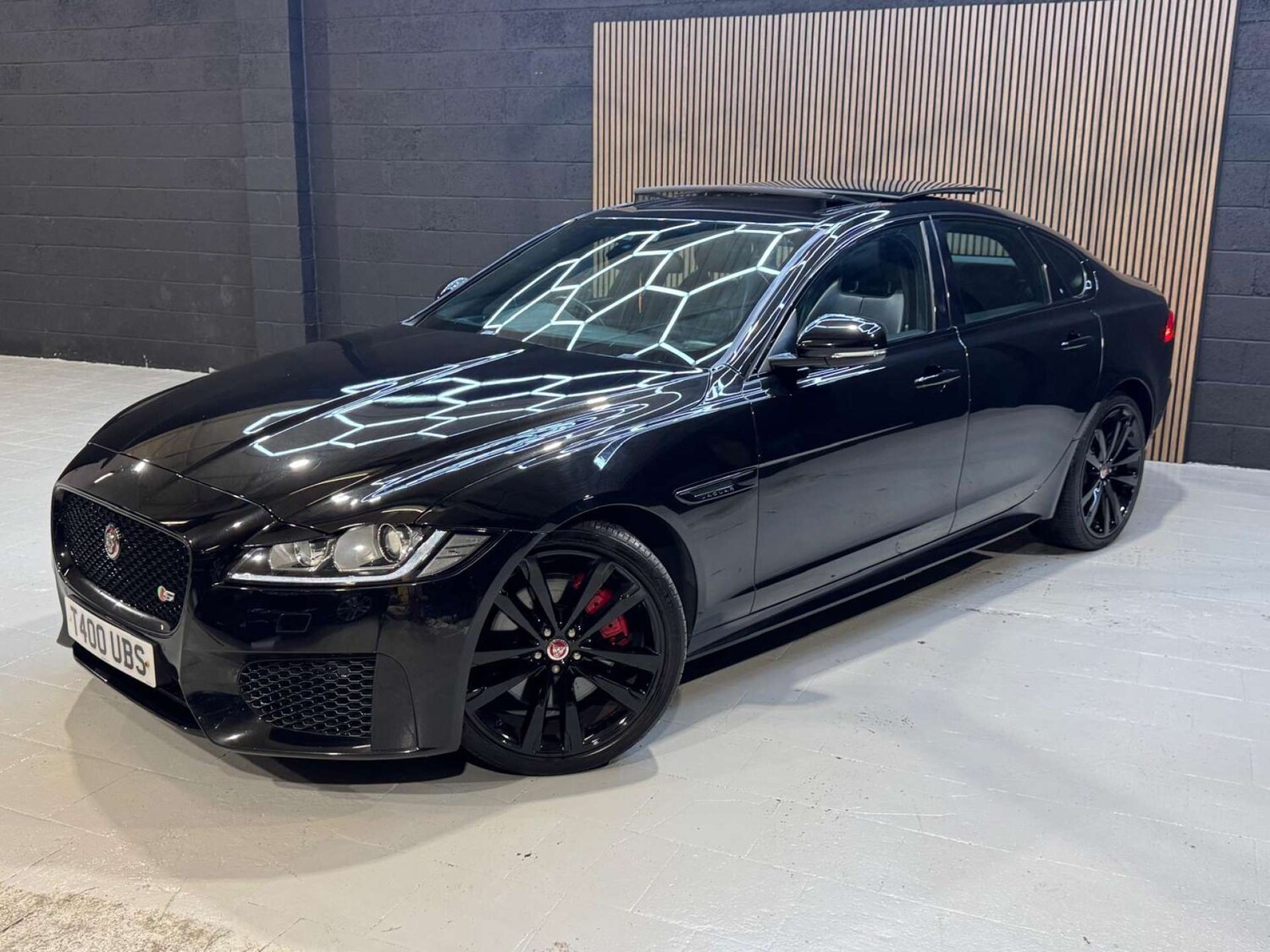 Used Jaguar XF 2017 for sale - 76581939: Photo 32